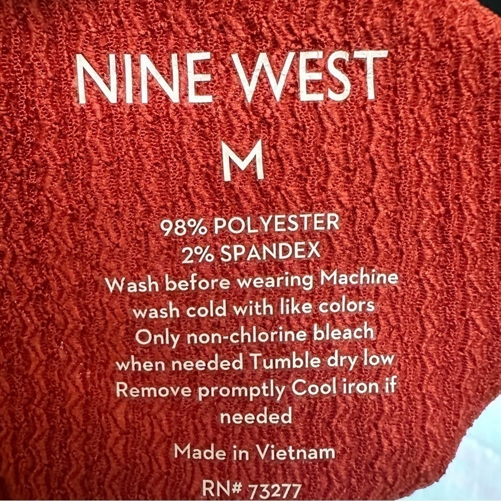 Nine West Women’s M Tiered Flutter Sleeveless Top Dogwood Leaf Red - Picture 2 of 14